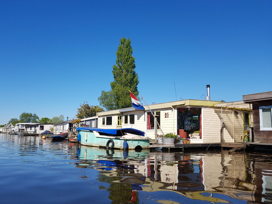 house boats amsterdam