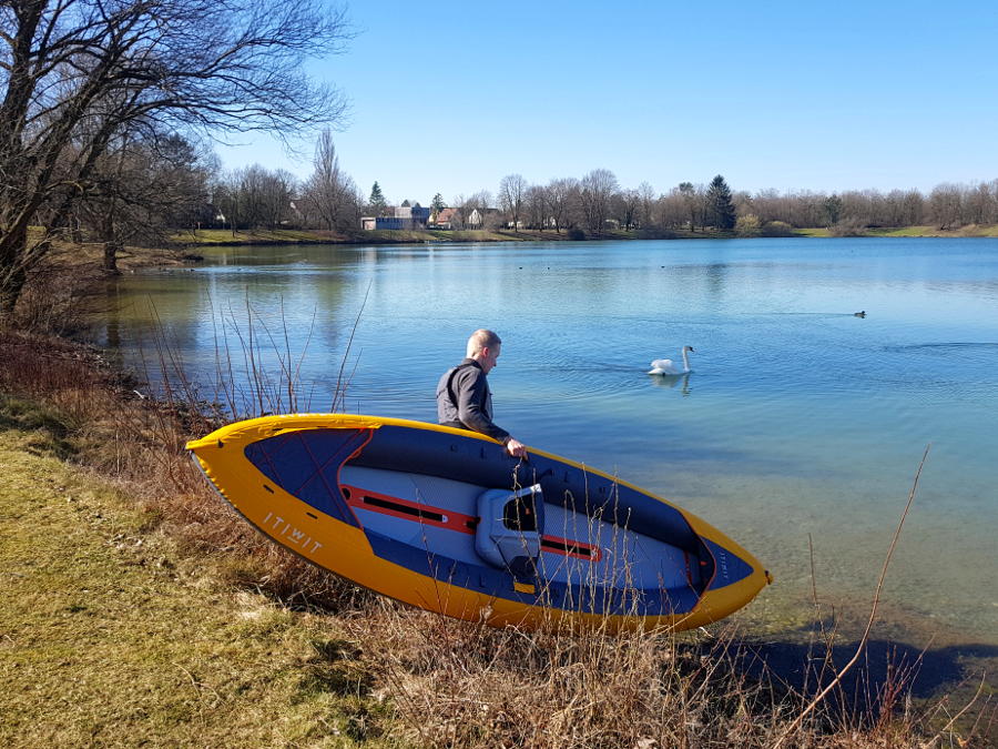 itiwit x100 kayak transport to water
